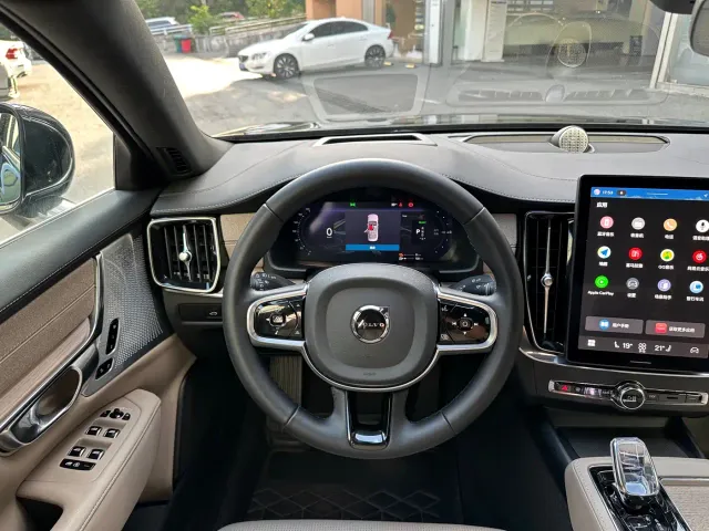Volvo S90 — Фото автомобиля 15