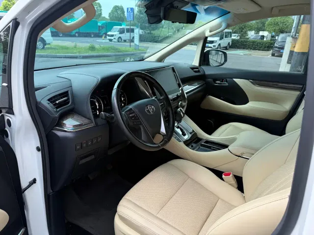 Toyota Alphard — Фото автомобиля 8