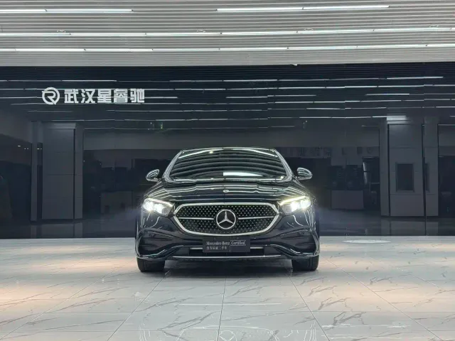 Mercedes-Benz E-Class — Фото автомобиля 2