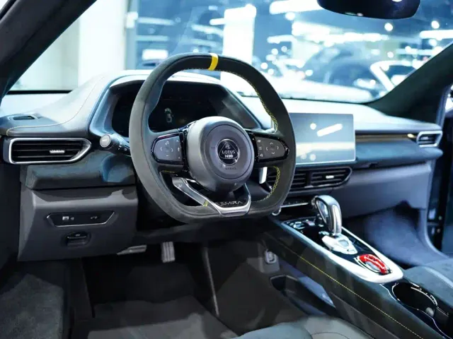 Lotus Emira — Фото автомобиля 25