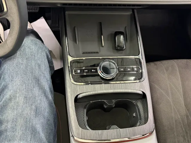 Geely Galaxy E8 — Фото автомобиля 12