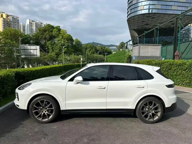 Porsche Cayenne — Фото автомобиля 10