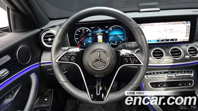 Mercedes-Benz E-Class — Фото автомобиля 11