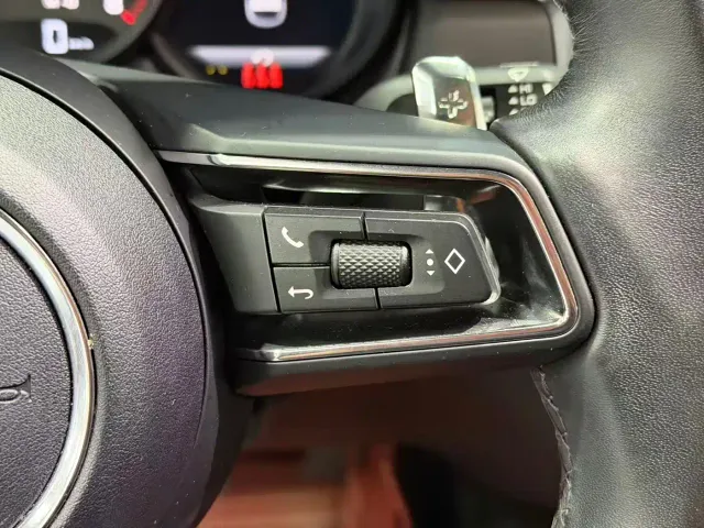 Porsche Macan — Фото автомобиля 12