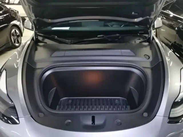 Tesla Model Y — Фото автомобиля 19