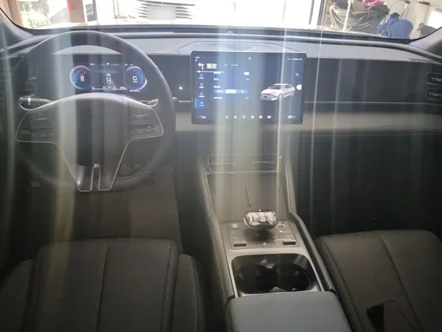 BYD Qin L — Фото автомобиля 9