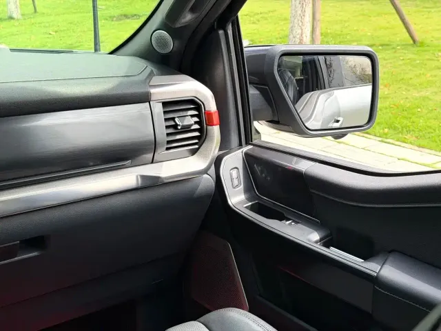 Ford F-150 Raptor — Фото автомобиля 10