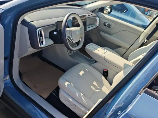 Leapmotor B10 — Фото автомобиля 9