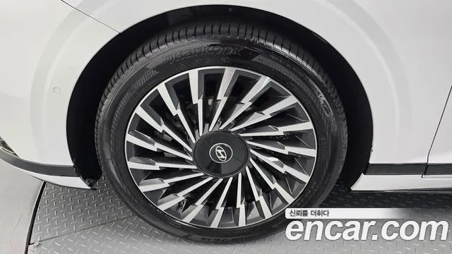 Hyundai Grandeur GN7 — Фото автомобиля 5