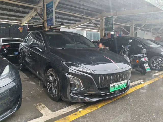 Hongqi E-QM5 — Фото автомобиля 3