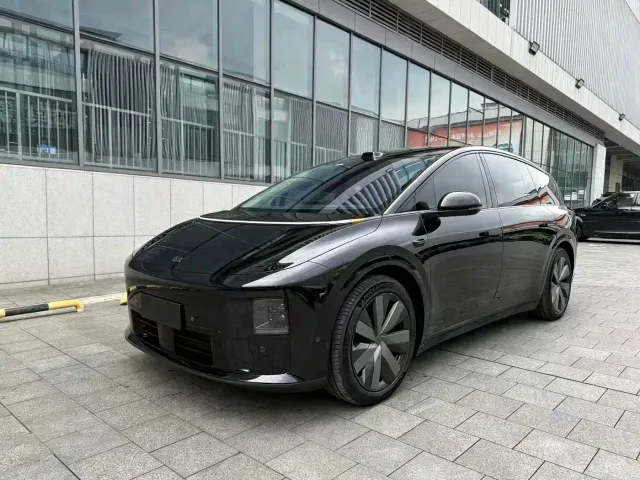Фотография автомобиля — Li Auto i8