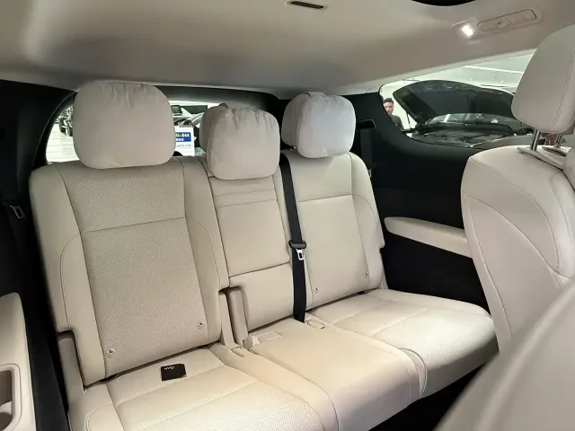 Li Auto MEGA — Фото автомобиля 18