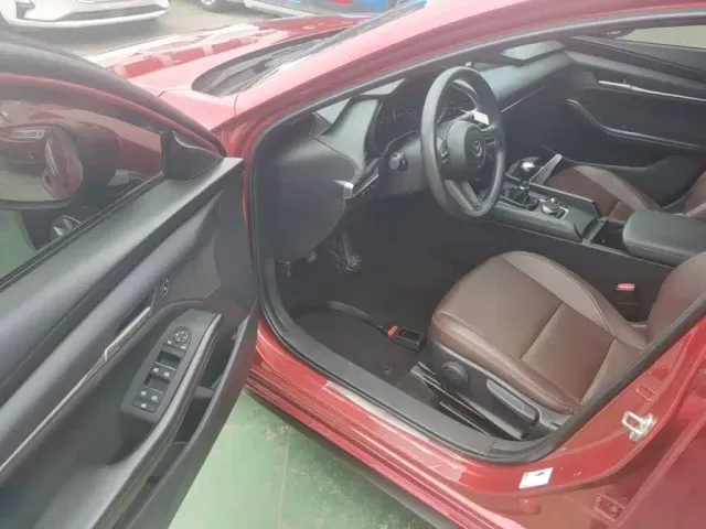 Mazda Axela — Фото автомобиля 11