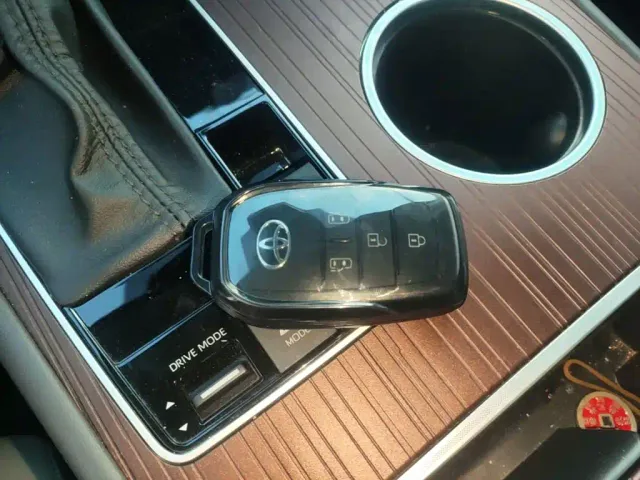 Toyota Sienna — Фото автомобиля 8