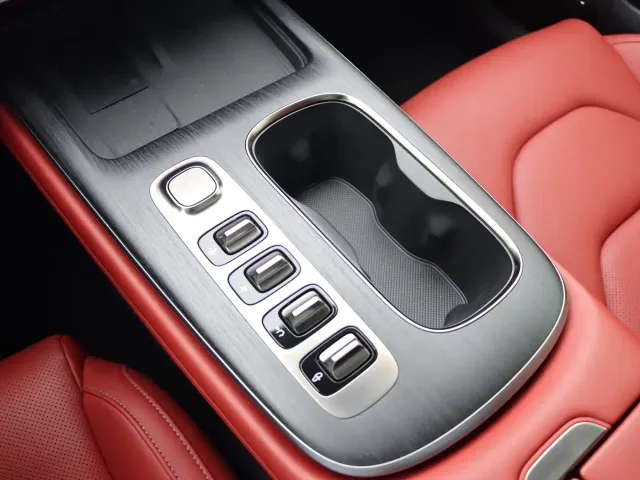 Xiaomi SU7 — Фото автомобиля 19