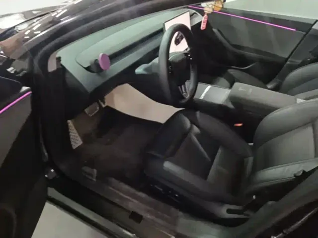 Tesla Model 3 — Фото автомобиля 15