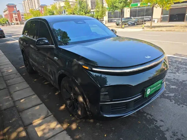 Li Auto L8 — Фото автомобиля 3