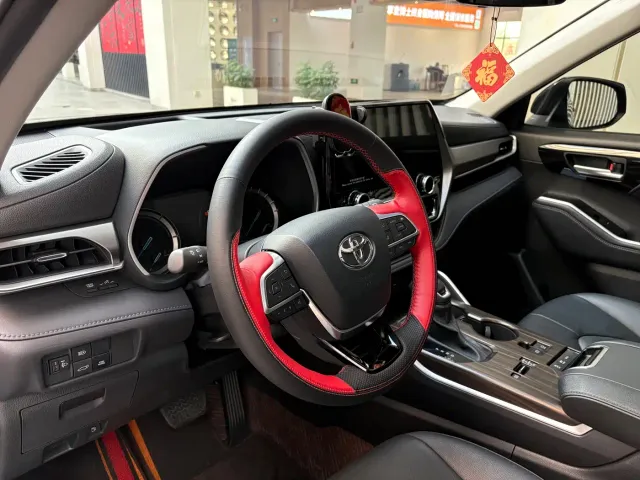 Toyota Highlander — Фото автомобиля 7