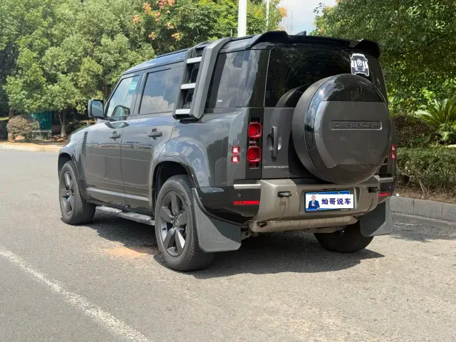 Land Rover Defender — Фото автомобиля 16