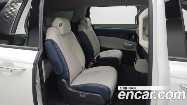 Kia Carnival Generation 4 — Фото автомобиля 12