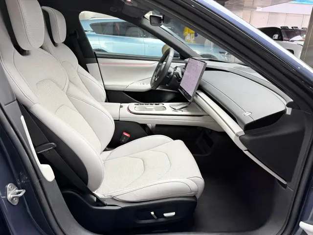 Xiaomi SU7 — Фото автомобиля 8