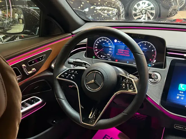 Mercedes-Benz E-Class — Фото автомобиля 14