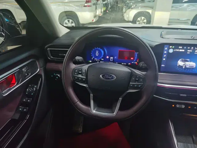 Ford Explorer — Фото автомобиля 5