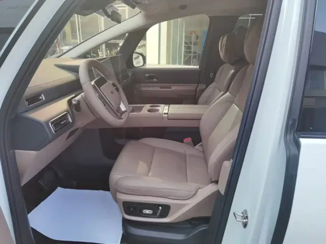 Li Auto MEGA — Фото автомобиля 14