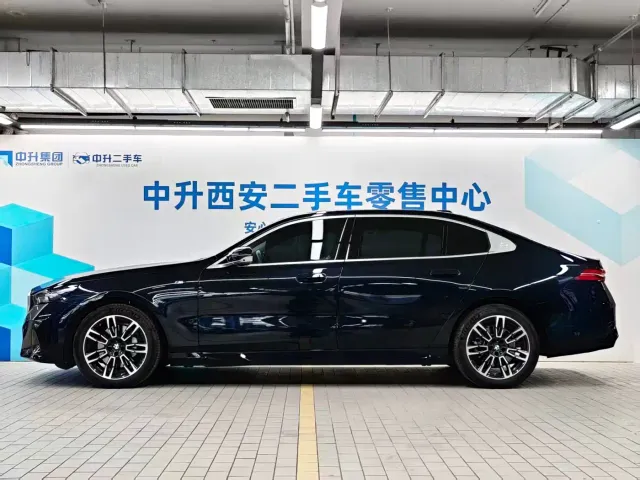 BMW 5 Series — Фото автомобиля 3