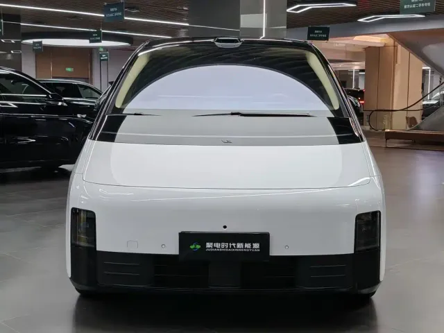 Фотография автомобиля — Li Auto MEGA