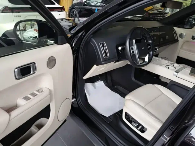Li Auto L9 — Фото автомобиля 15