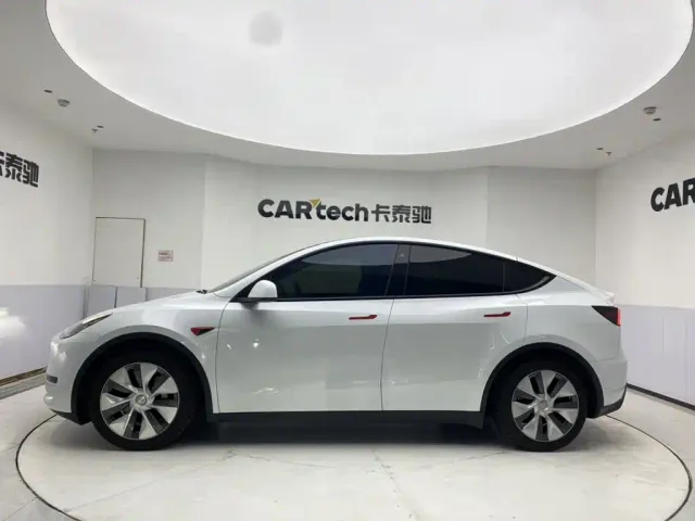 Tesla Model Y — Фото автомобиля 8
