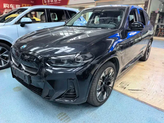 BMW iX3 — Фото автомобиля 2