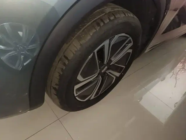 Geely Galaxy Starship 7 EM-i — Фото автомобиля 16