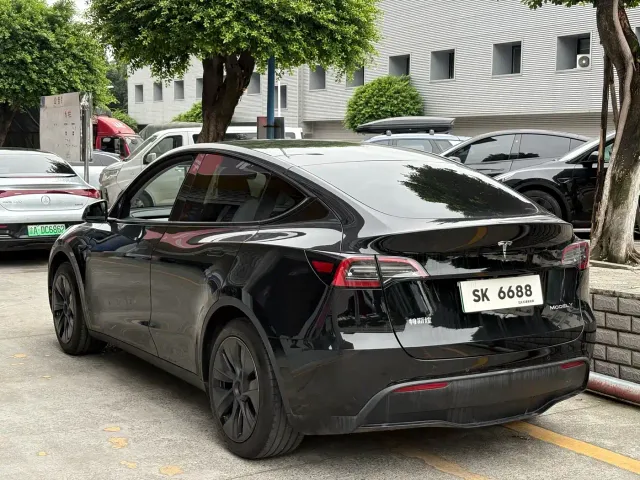 Tesla Model Y — Фото автомобиля 5