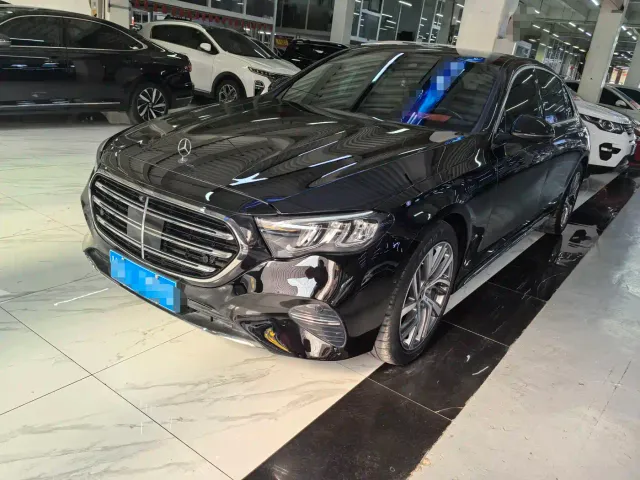 Фотография автомобиля — Mercedes-Benz E-Class