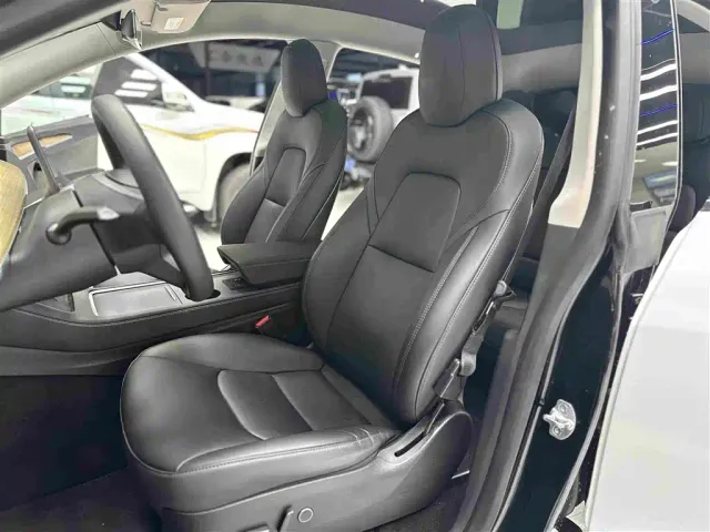 Tesla Model Y — Фото автомобиля 14