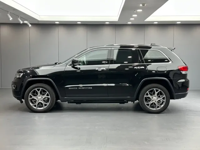 Jeep Grand Cherokee — Фото автомобиля 7
