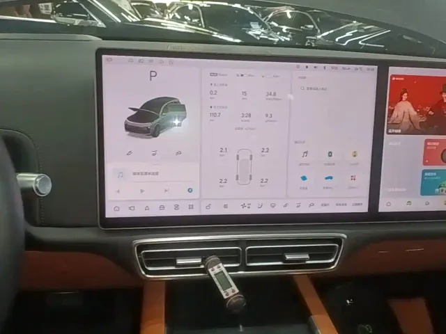 Li Auto L8 — Фото автомобиля 12