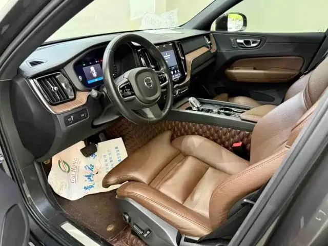 Volvo XC60 — Фото автомобиля 8