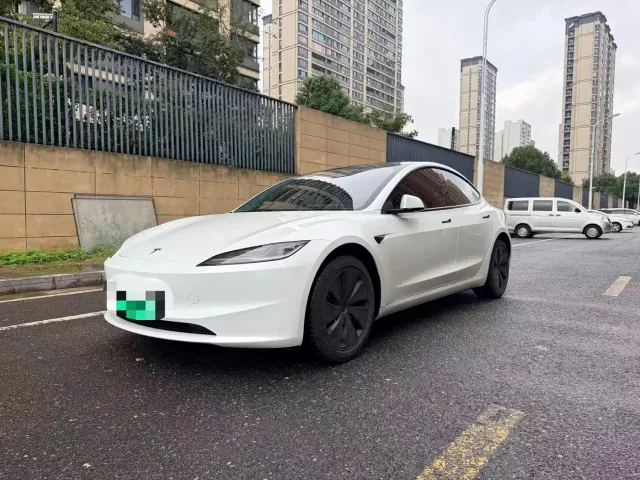 Фотография автомобиля — Tesla Model 3