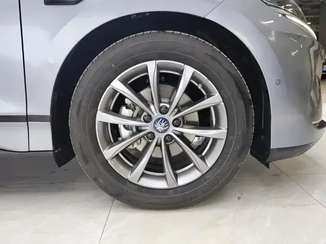 BYD Qin L — Фото автомобиля 6