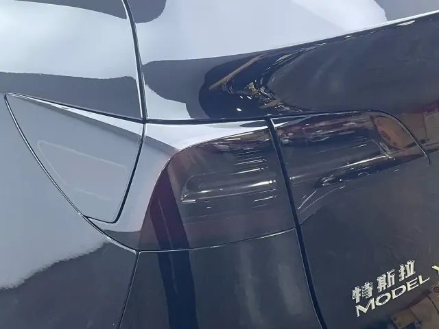 Tesla Model Y — Фото автомобиля 10