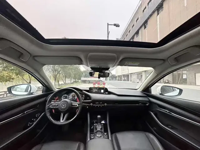 Mazda Axela — Фото автомобиля 9