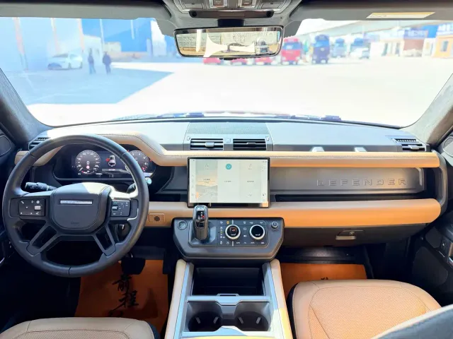 Land Rover Defender — Фото автомобиля 13