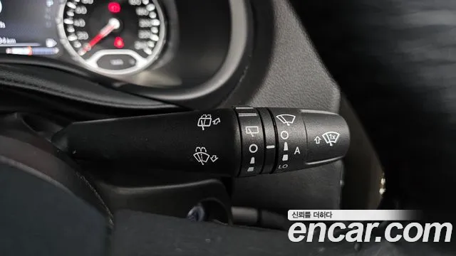 Jeep Renegade — Фото автомобиля 27