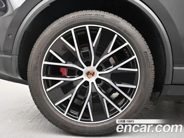 Porsche Macan Electric — Фото автомобиля 5