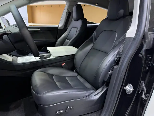 Tesla Model Y — Фото автомобиля 11