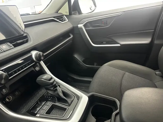 Toyota RAV4 — Фото автомобиля 6