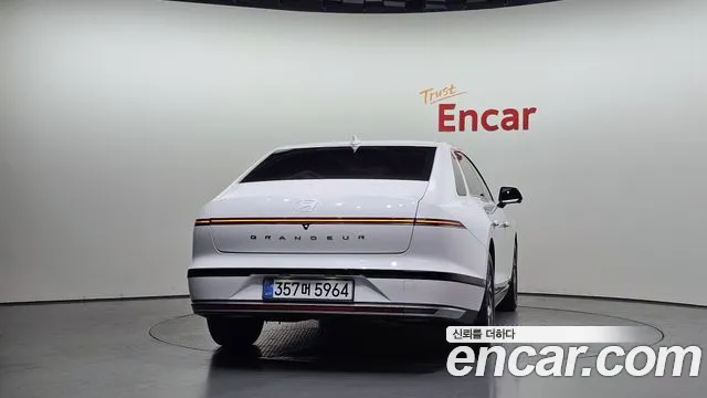 Hyundai Grandeur GN7 — Фото автомобиля 4